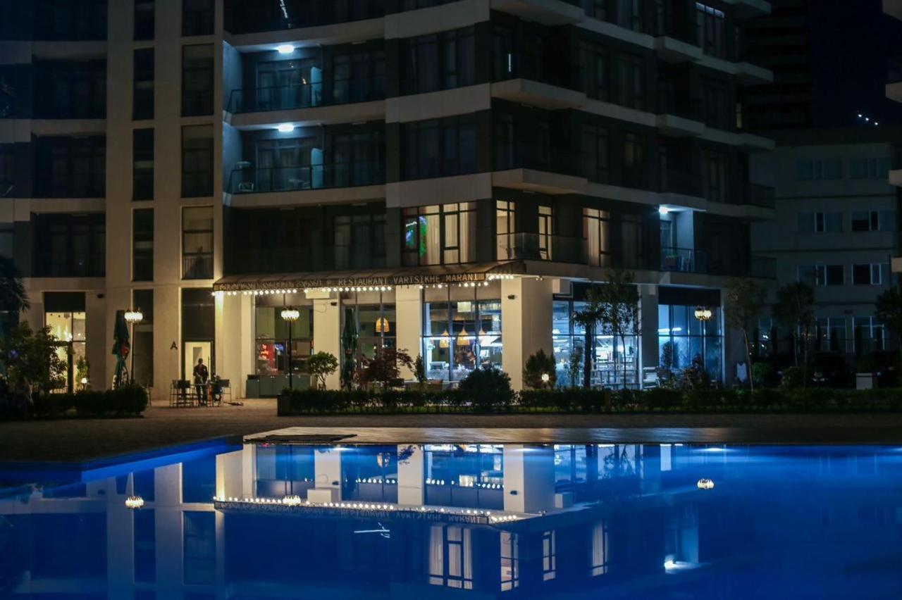 White Apartment Batumi Exterior photo